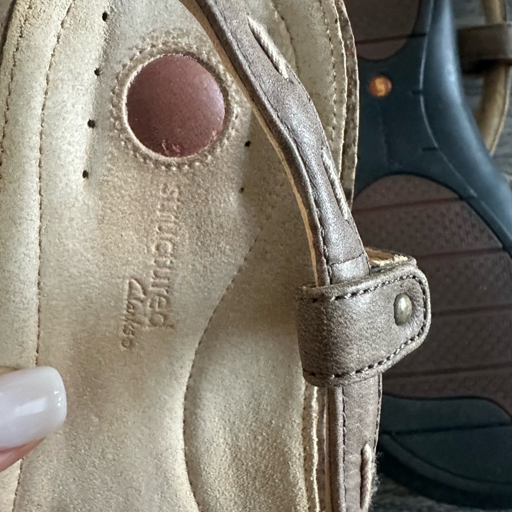 Elegant Beige Strappy Sandals - Picture 6 of 7